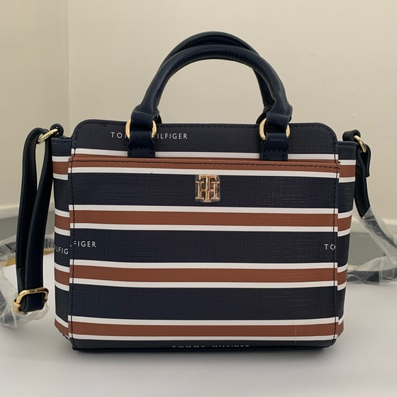 Handbags - 🌸Tommy Hilfiger . Bag , blue bag for woman.  New